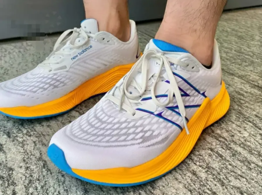 Alternative view of Giày New Balance FuelCell Prism V2 'Gray' MFCPZLW2