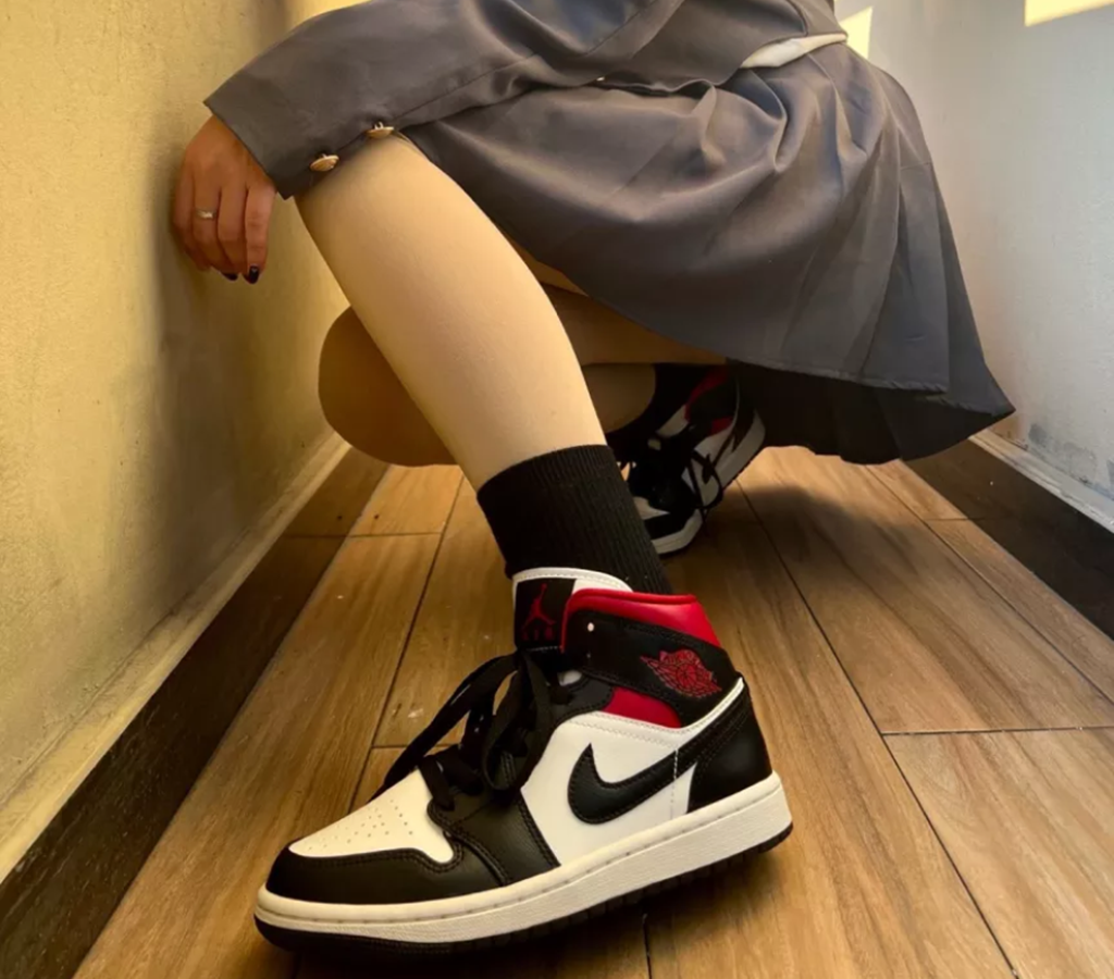 Giày Nike Air Jordan 1 Mid 'Black Sail Gym Red' BQ6472-061 - Ảnh 2