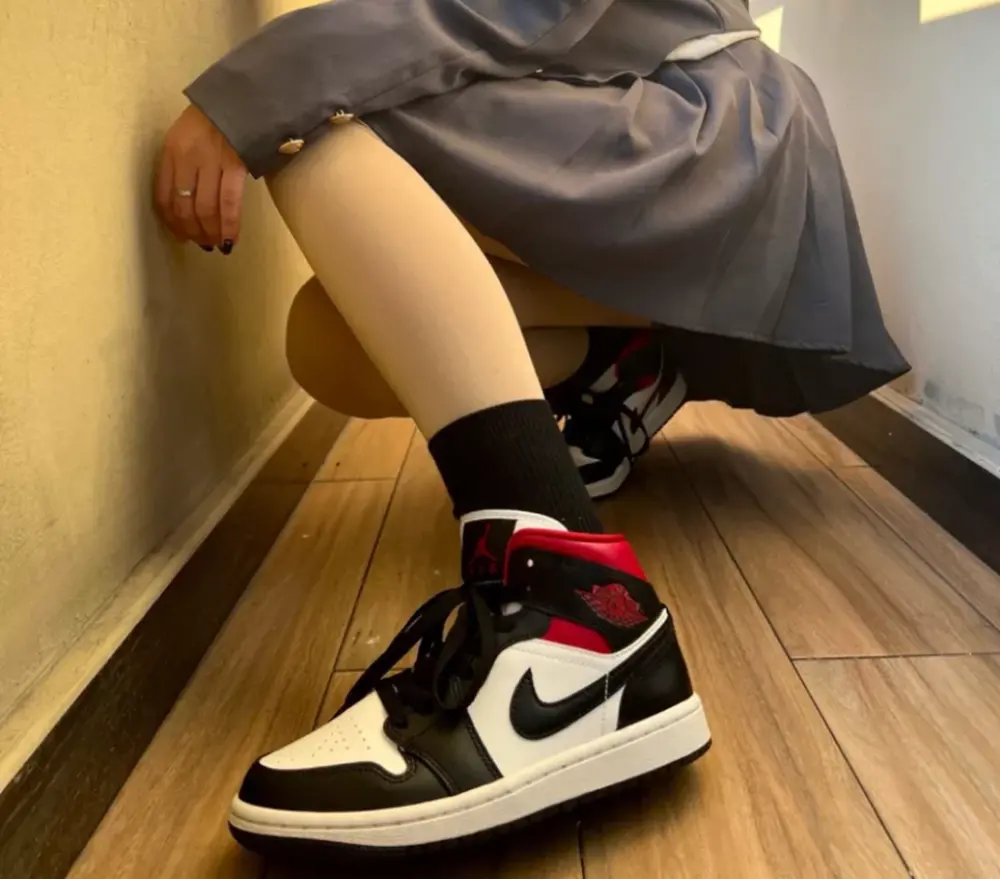 Alternative view of Giày Nike Air Jordan 1 Mid 'Black Sail Gym Red' BQ6472-061