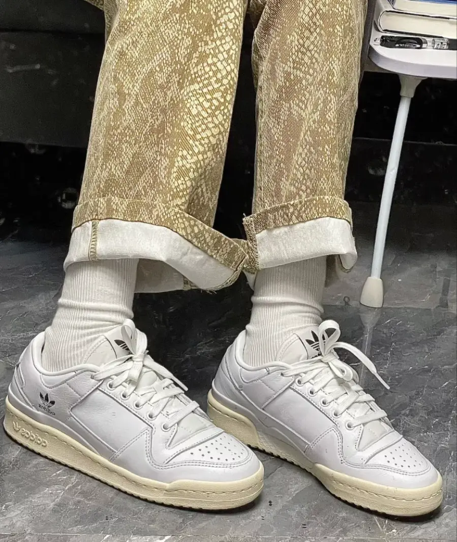 Alternative view of Giày Adidas Forum 84 Low ADV 'White Shadow Olive' GW3180