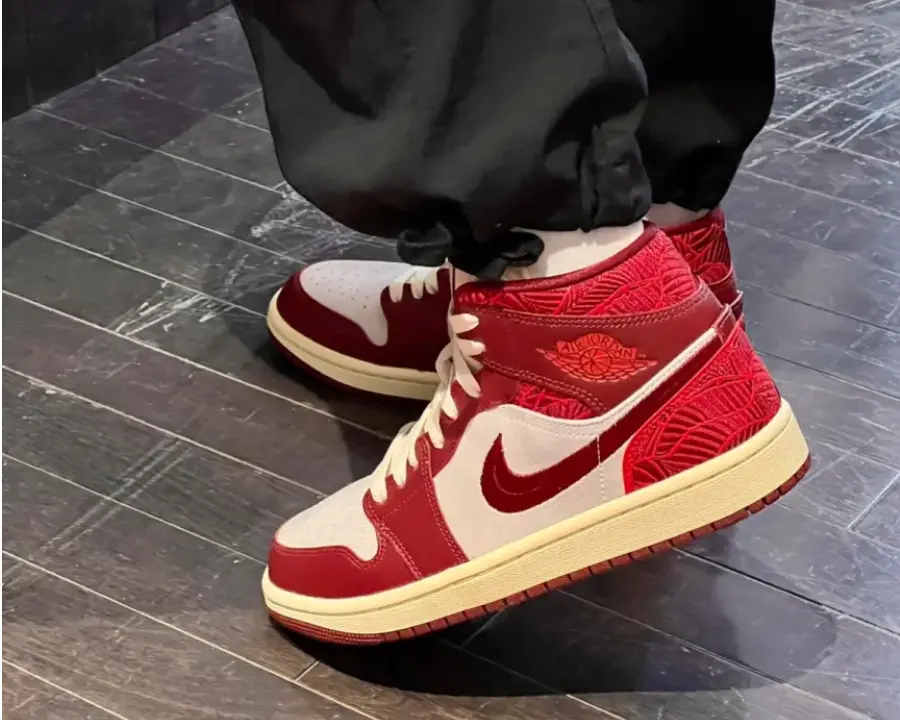 Giày Nike Air Jordan 1 Mid SE 'Tiki Leaf Team Red' DZ2820-601 - Ảnh 3