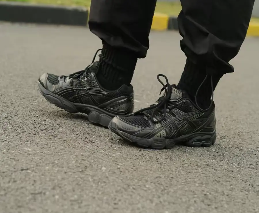 Alternative view of Giày Asics Gel-Nimbus 9 'Black Gunmetal' 1201A424-002