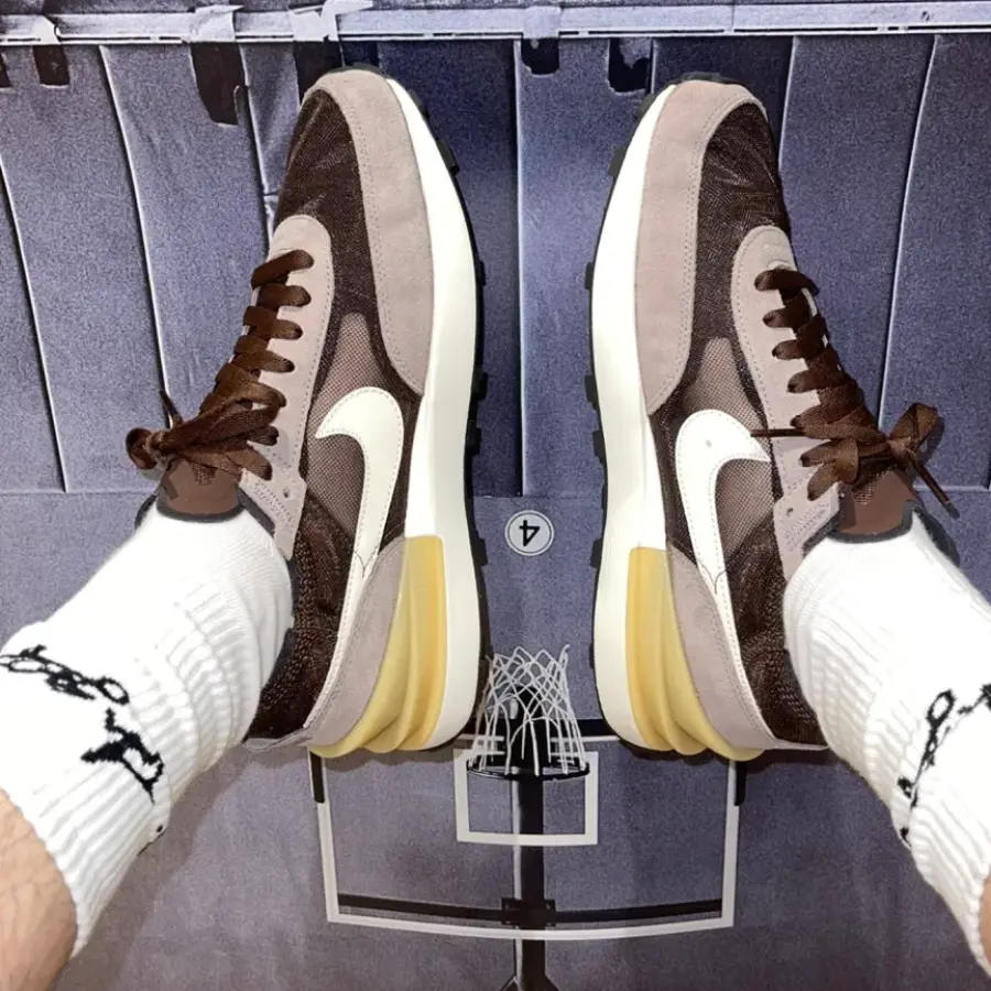 Alternative view of Giày Nike Waffle One 'Light Chocolate' DA7995-200