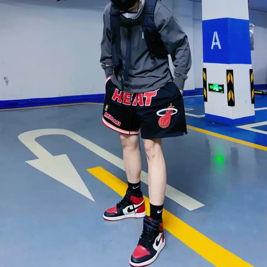 Alternative view of Giày Nike Air Jordan 1 Retro High 'Bred Toe' 555088-610
