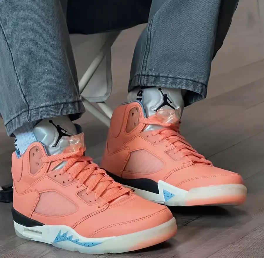 Alternative view of Giày Nike DJ Khaled x Air Jordan 5 Retro GS 'Crimson Bliss' DV4983-641