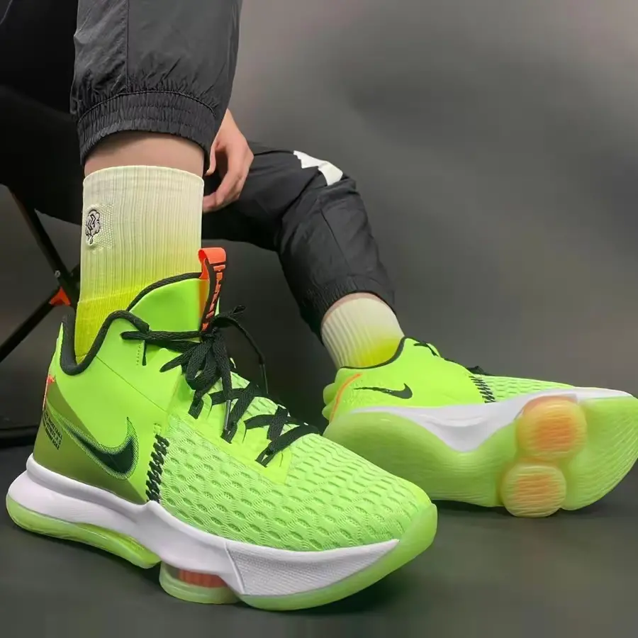 Alternative view of Giày Nike LeBron Witness 5 'Lime Glow' CQ9380-300