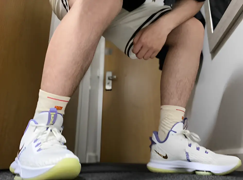 Giày Nike LeBron Witness 5 'Summit White Metallic Bronze' CQ9380-102 - Ảnh 3