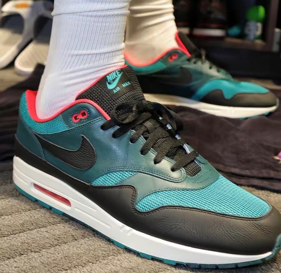 Giày Nike LeBron x Liverpool F.C. x Air Max 1 Third Kit FB8914-100 - Ảnh 3