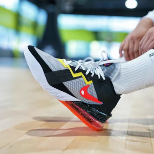 Alternative view of Giày Nike Space Jam x LeBron 18 Low 'Sylvester x Tweety' CV7562-103