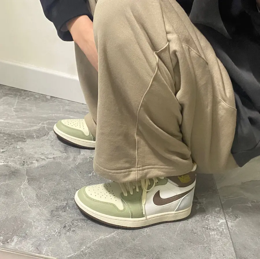 Alternative view of Giày Nike Air Jordan 1 High CMFT 2 'Year Of The Rabbit' FD4327-121