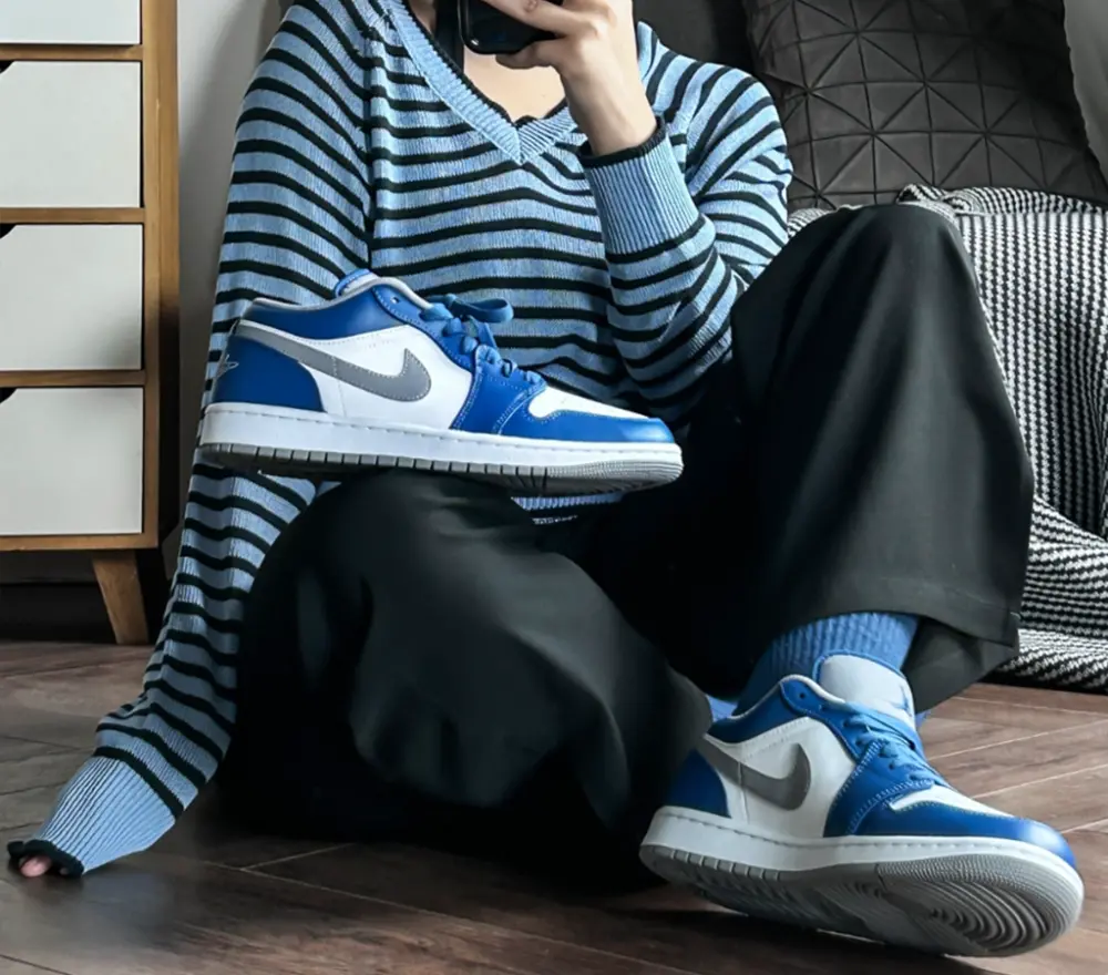 Alternative view of Giày Nike Air Jordan 1 Low 'True Blue Cement' 553558-412