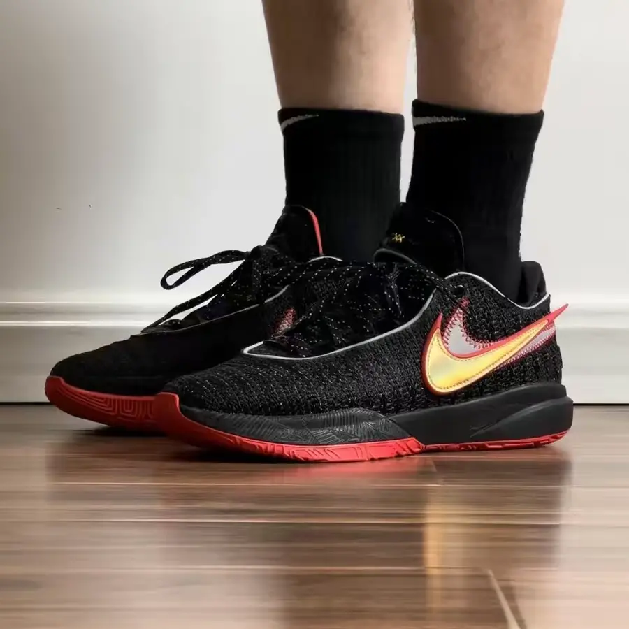 Alternative view of Giày Nike LeBron 20 GS 'Trinity' DQ8651-001