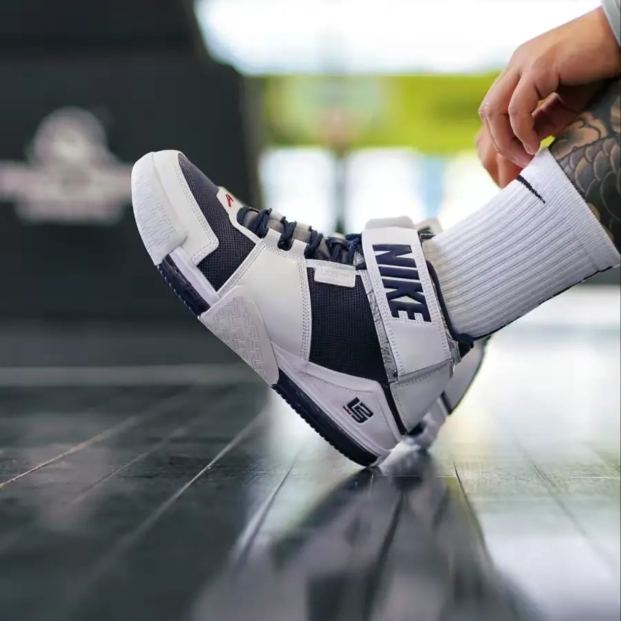 Giày Nike Zoom LeBron 2 Retro 'USA' 2022 DR0826-100 - Ảnh 4
