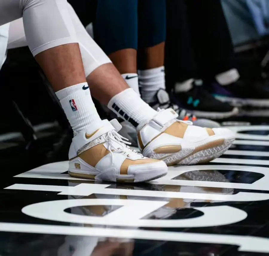 Giày Nike Zoom Lebron 2 Retro 'Maccabi' 2022 DJ4892-100 - Ảnh 4