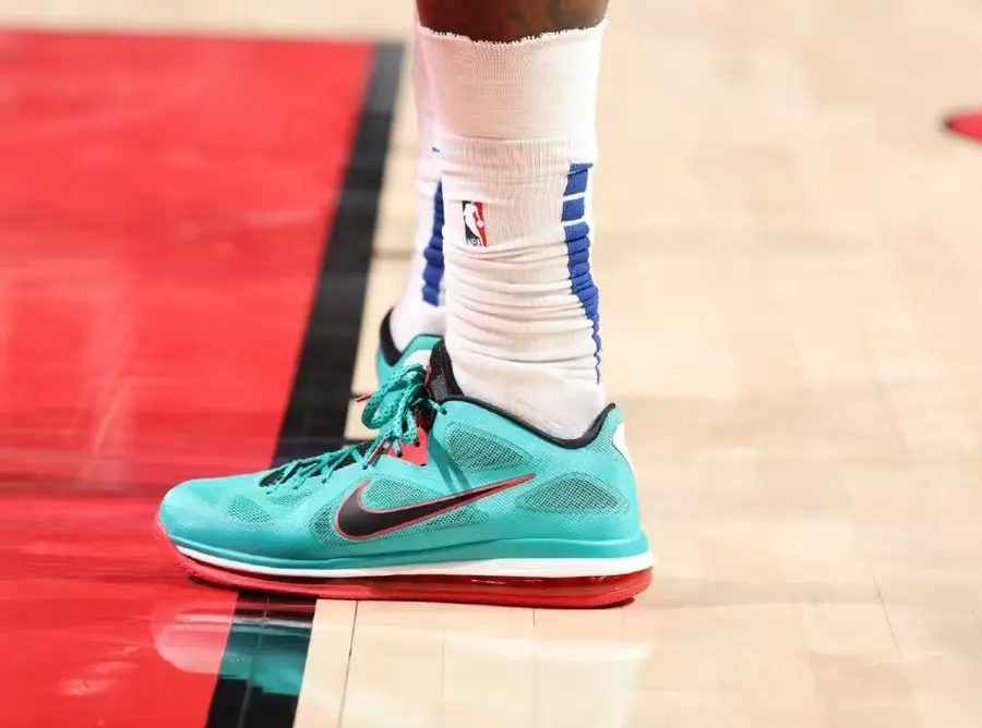 Alternative view of Giày Nike LeBron 9 Low 'Reverse Liverpool' DQ6400-300