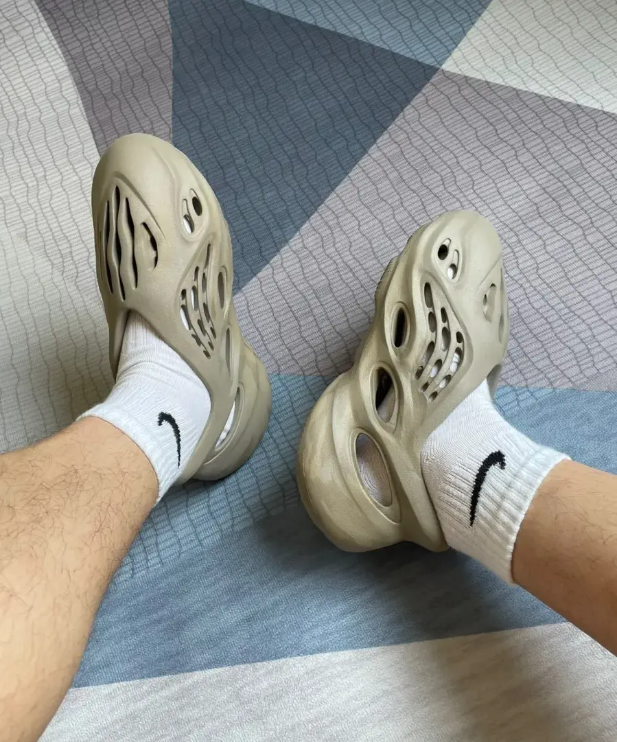 Dép Adidas Yeezy Foam Runner Stone Sage GX4472 - Ảnh 4