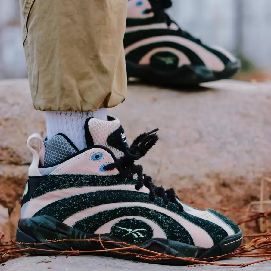 Alternative view of Giày Reebok Brain Dead x Shaqnosis 'Dark Forest' GX9600
