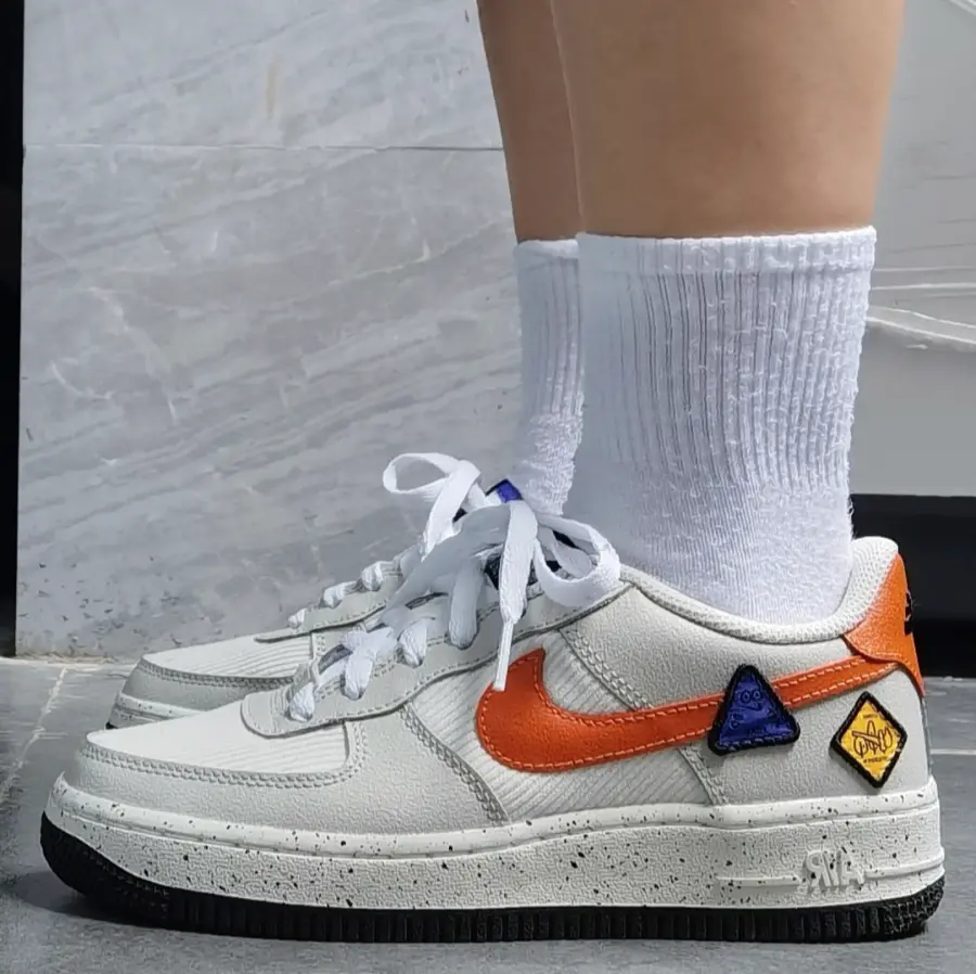Alternative view of Giày Nike Air Force 1 Low 'Light Bone Sail - Starfish Orange' DO4657-081