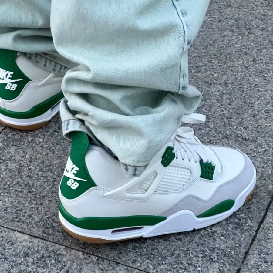 Alternative view of Giày Nike Air Jordan 4 Retro 'Pine Green' DR5415-103
