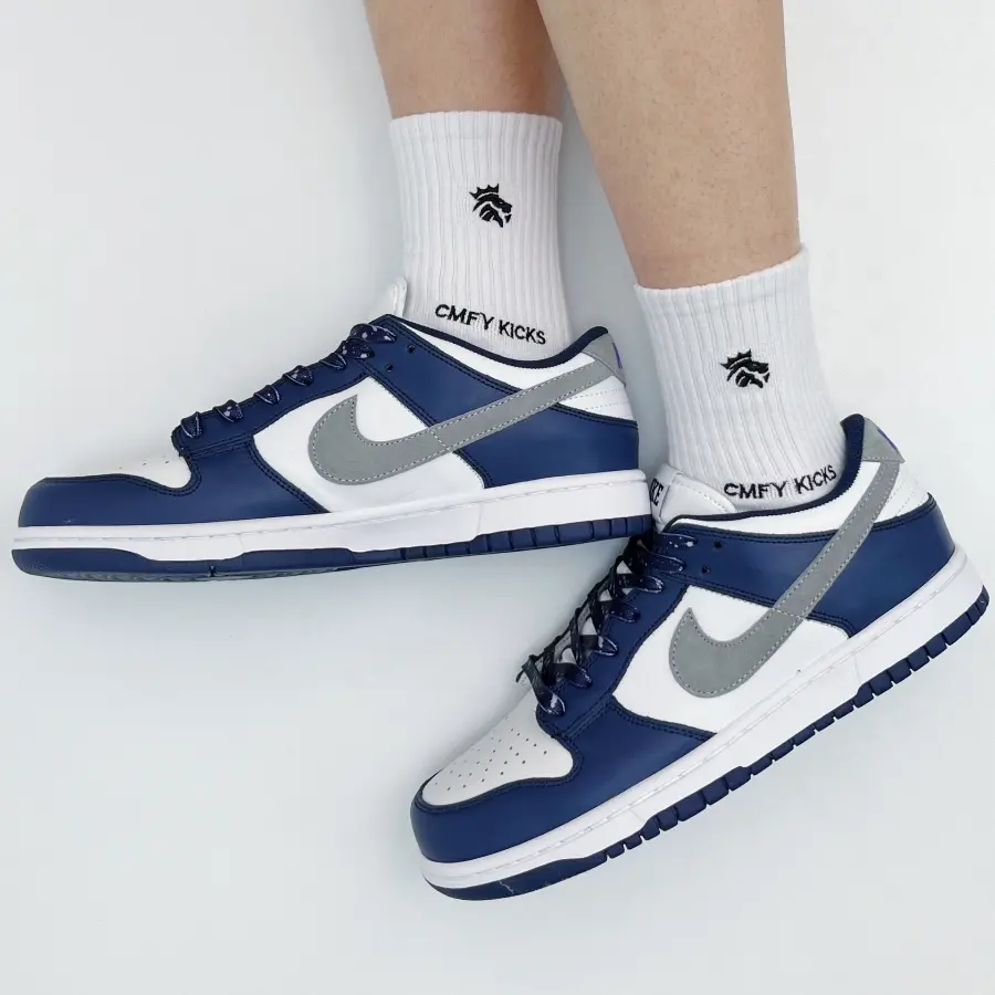 Alternative view of Giày Nike Dunk Low 'Midnight Navy Smoke Grey' FD9749-400