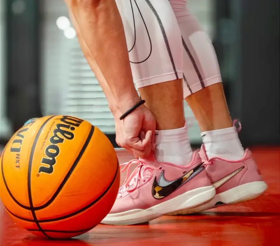 Alternative view of Giày Nike LeBron 20 'South Beast' DQ3827-900