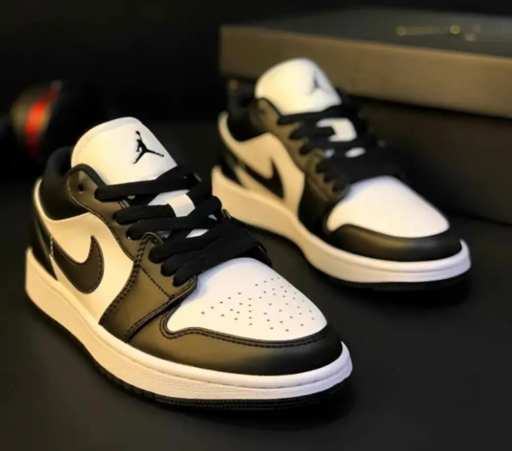 Alternative view of Giày Nike Air Jordan 1 Low 'Panda' DC0774-101