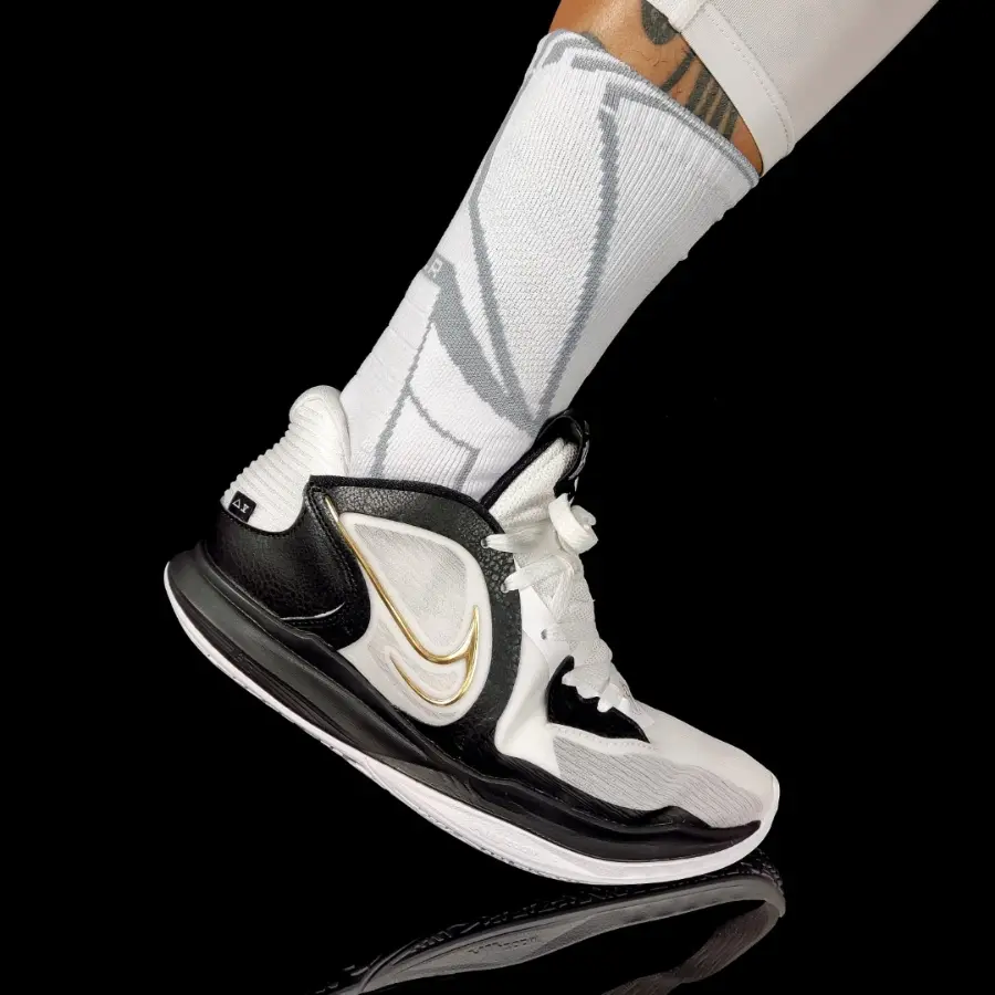 Alternative view of Giày Nike Kyrie Low 5 EP 'White Black Metallic Gold' DJ6014-101
