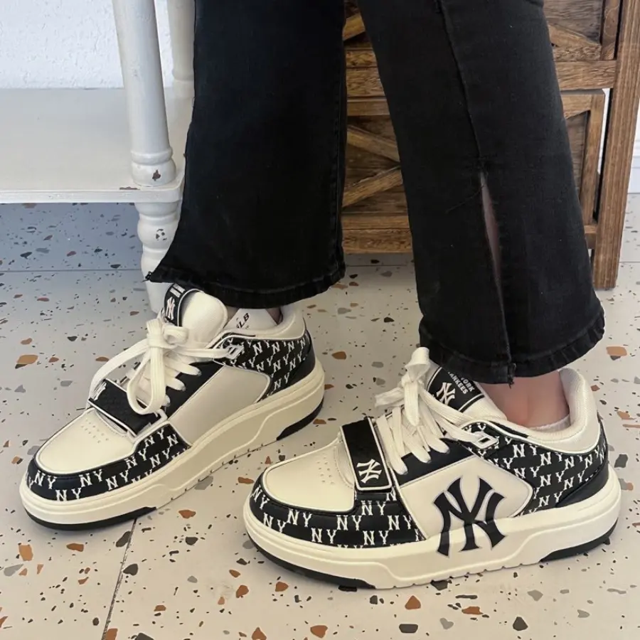 Alternative view of Giày MLB Chunky Liner Mid Monogram NY 'Black' 3ASXLM13N-50BKS