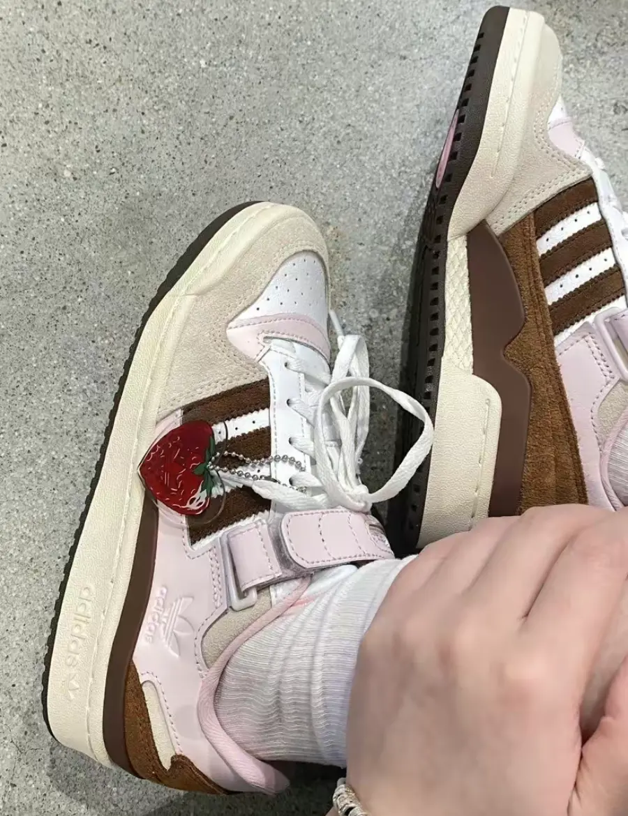 Alternative view of Giày Adidas Forum Low 'Chocolate To My Strawberry' GY6783