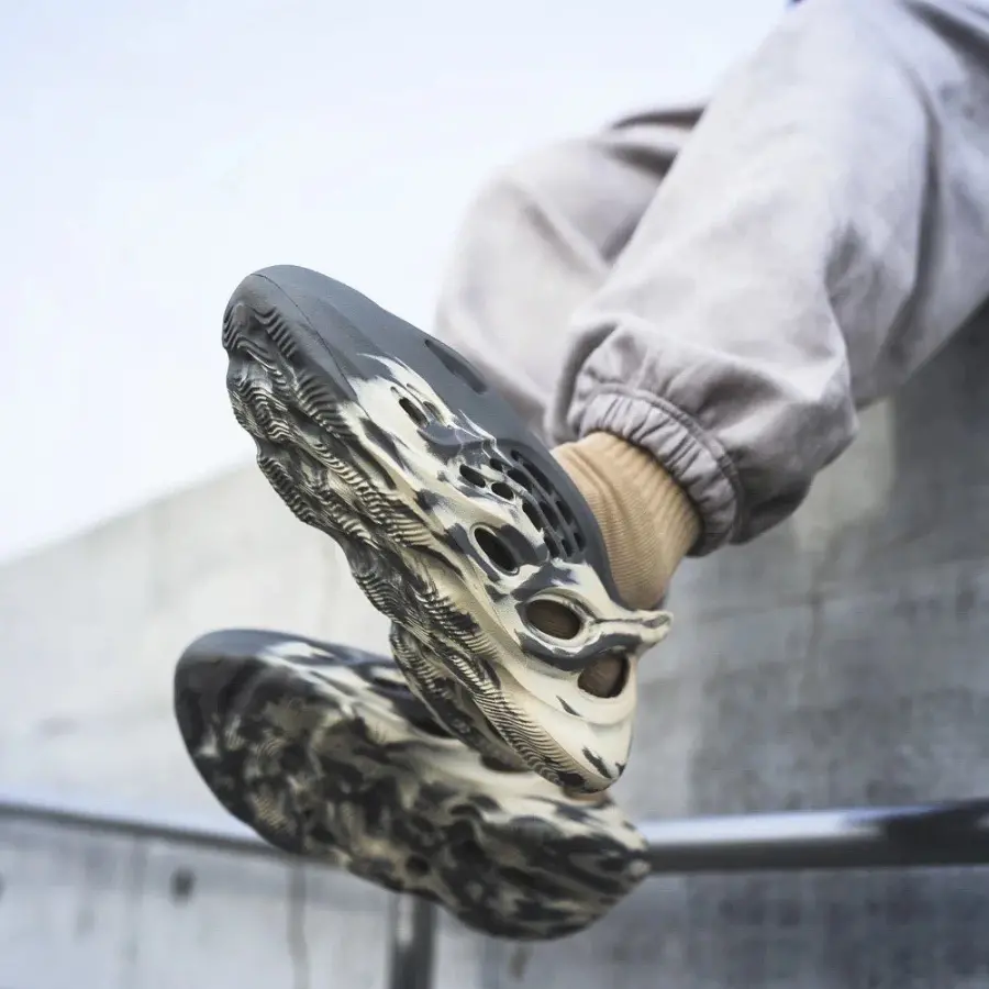 Giày Adidas Yeezy Foam 'RNNR MXT Moon Grey' GV7904 - Ảnh 3
