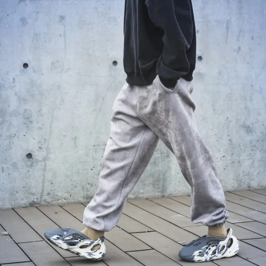 Alternative view of Giày Adidas Yeezy Foam 'RNNR MXT Moon Grey' GV7904