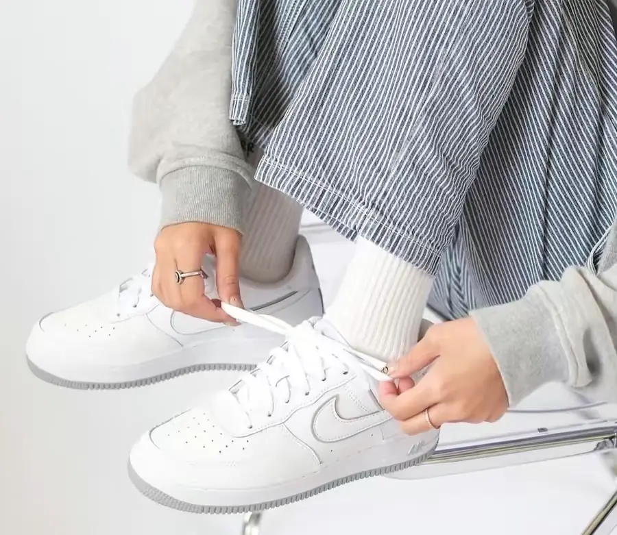 Alternative view of Giày Nike Air Force 1 Low GS 'White Wolf Grey' DX5805-100
