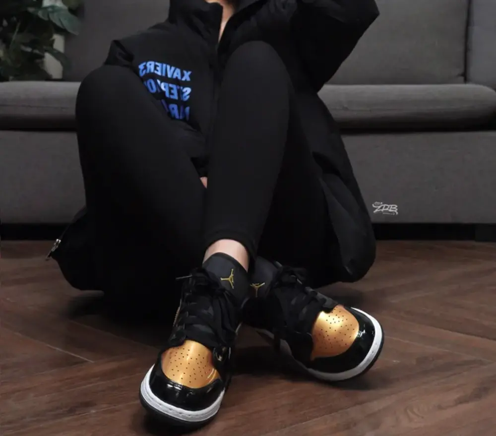 Alternative view of Giày Nike Air Jordan 1 Low SE GS 'Gold Toe' DR6970-071