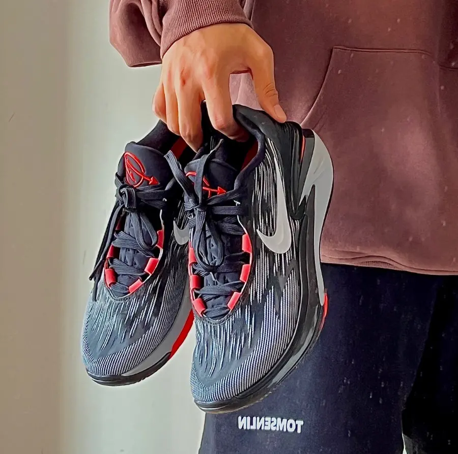 Alternative view of Giày Nike Air Zoom GT Cut 2 EP 'Bred' DJ6013-001