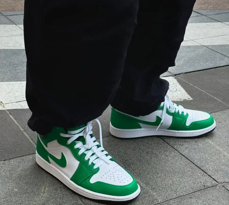 Giày Nike Air Jordan 1 Mid 'Lucky Green' DQ8426-301 - Ảnh 3