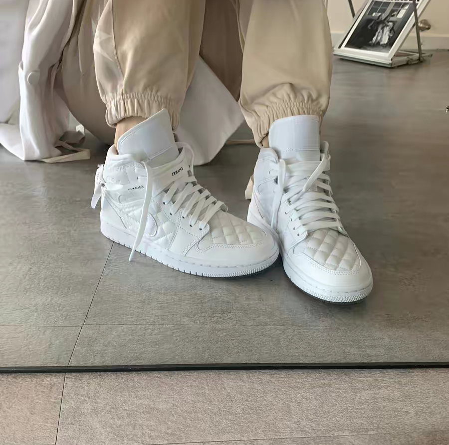 Giày Nike Wmns Air Jordan 1 Mid SE 'White Quilted' DB6078-100 - Ảnh 3