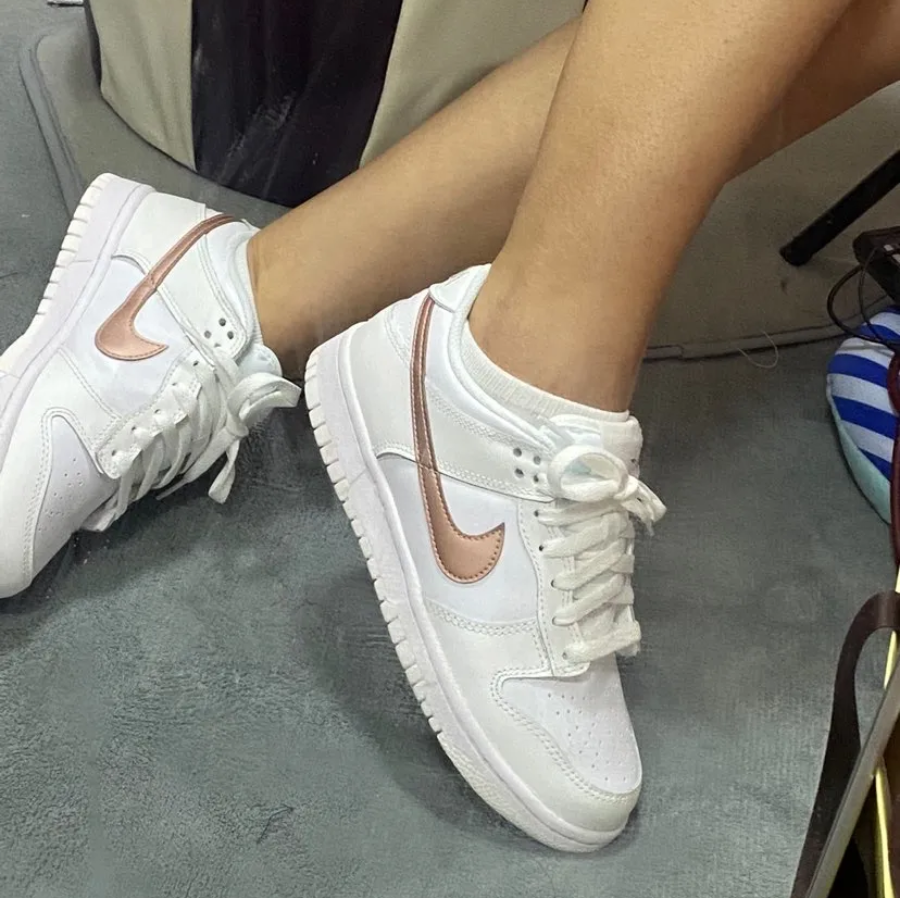 Giày Nike Dunk Low GS 'White Metallic Red Bronze' DH9765-100 - Ảnh 3