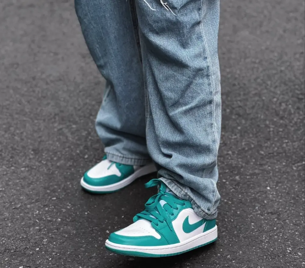 Alternative view of Giày Nike Wmns Jordan 1 Low 'New Emerald' DC0774-132