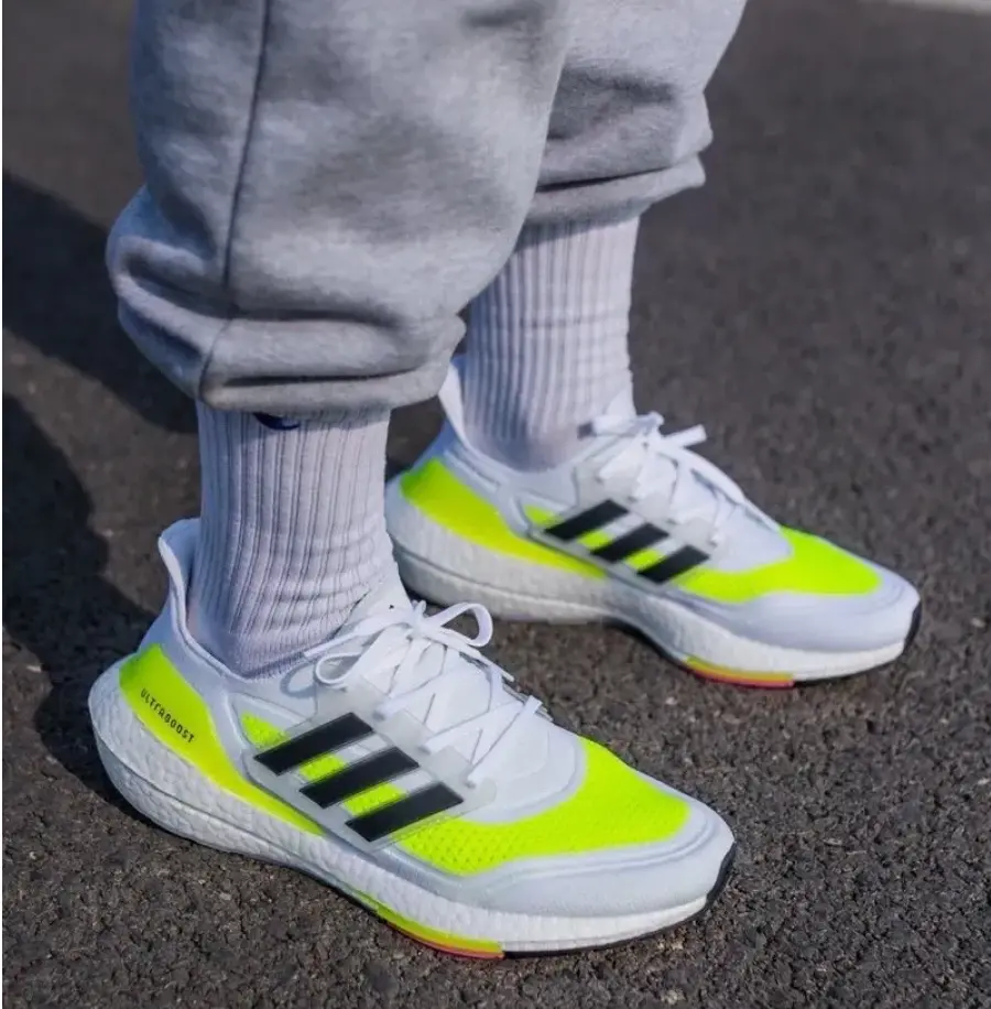 Alternative view of Giày Adidas UltraBoost 21 'White Solar Yellow' FY0377