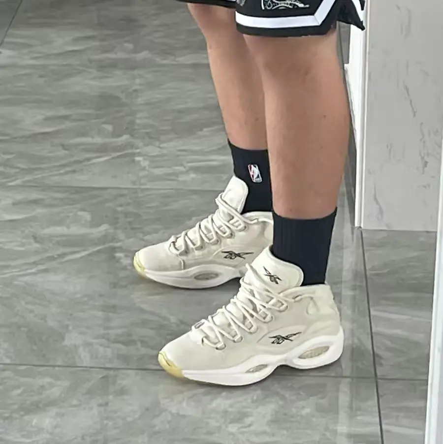 Alternative view of Giày Reebok Question Mid Ankle Reaper 2020 'White' FZ1357