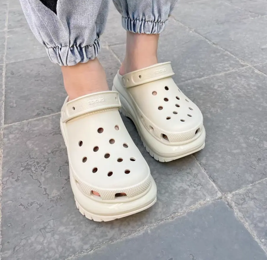 Dép Crocs Classic Mega Crush Clog Bone 207988-2Y2 - Ảnh 5