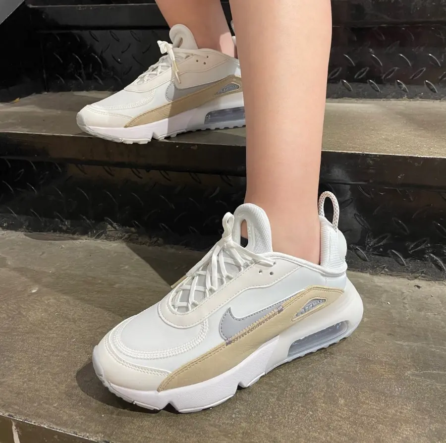 Giày Nike Air Max 2090 'White Tan Silver' DA8702-100 - Ảnh 9