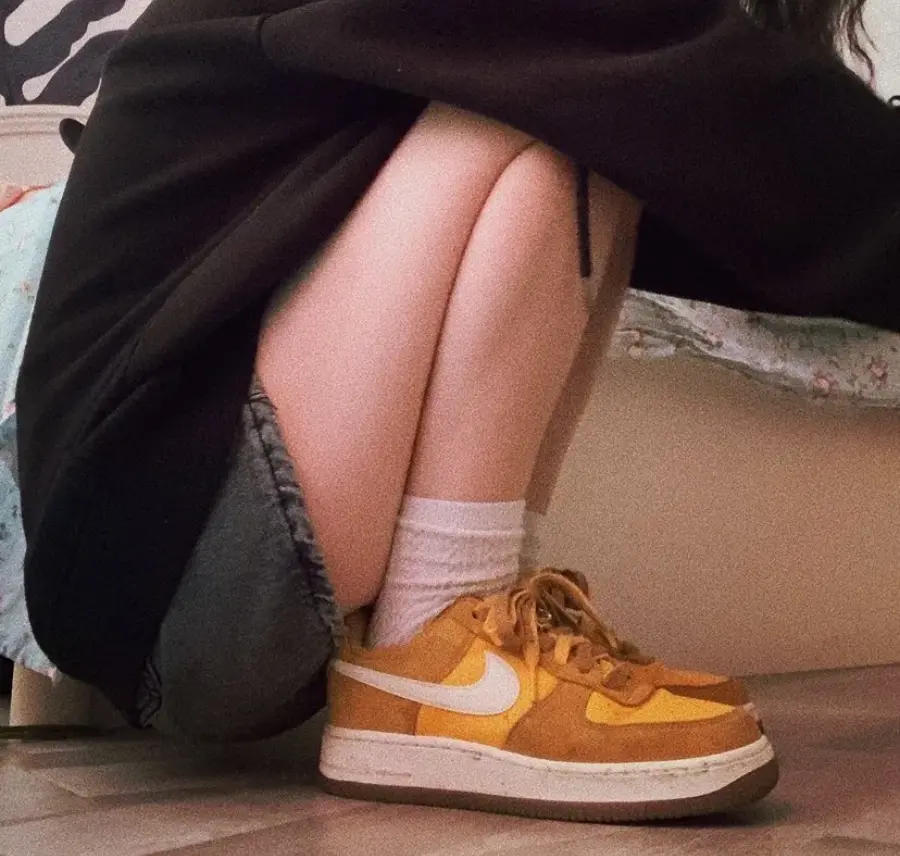 Giày Nike Wmns Air Force 1 '07 SE 'First Use University Gold Gum' DA8302-700 - Ảnh 3