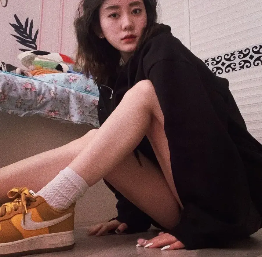 Alternative view of Giày Nike Wmns Air Force 1 '07 SE 'First Use University Gold Gum' DA8302-700
