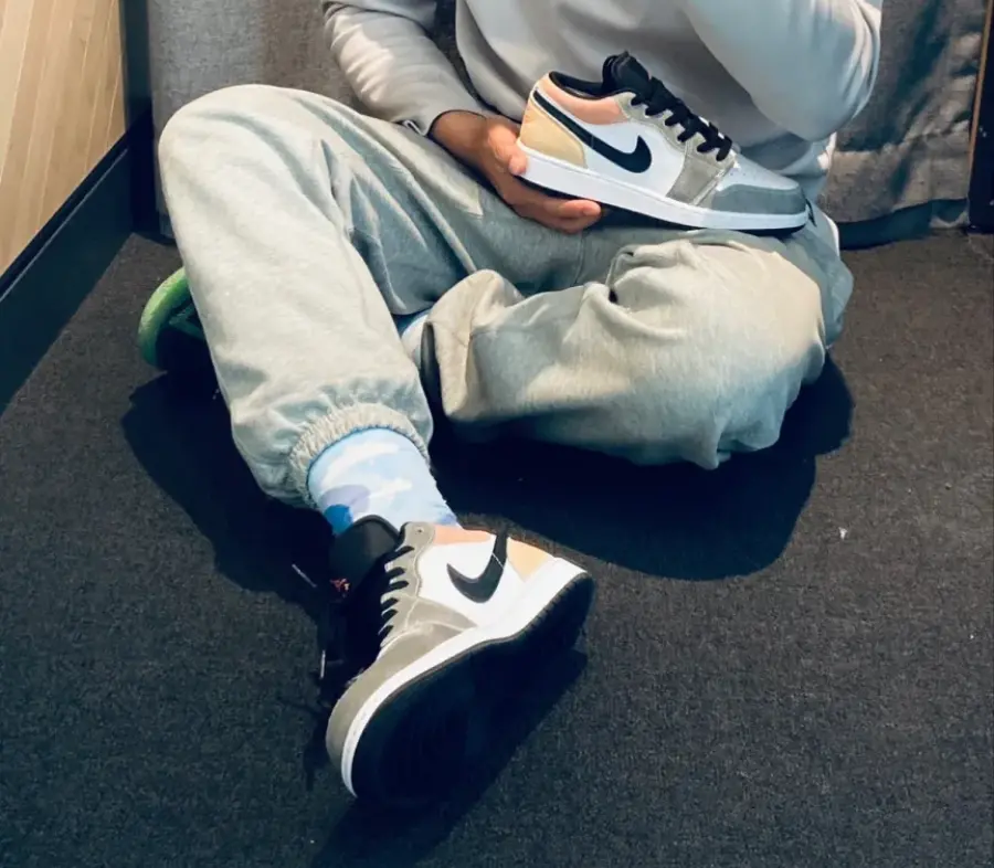 Giày Nike Air Jordan 1 Low SE GS 'Flight Club' DX4374-008 - Ảnh 3