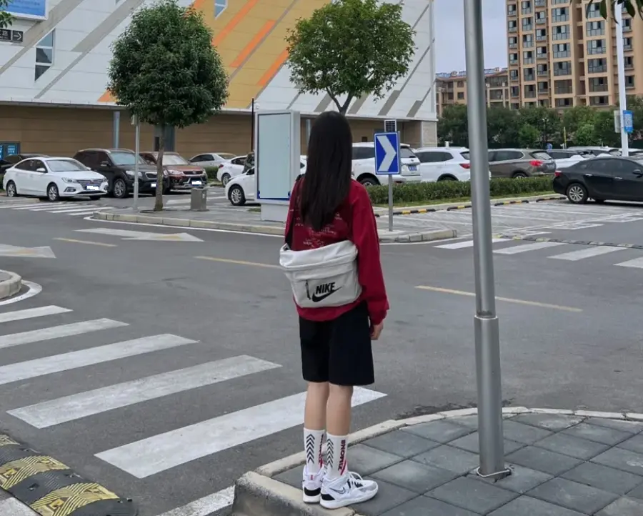 Alternative view of Giày Nike Kyrie 8 Infnity GS 'White Black' DD0334-101