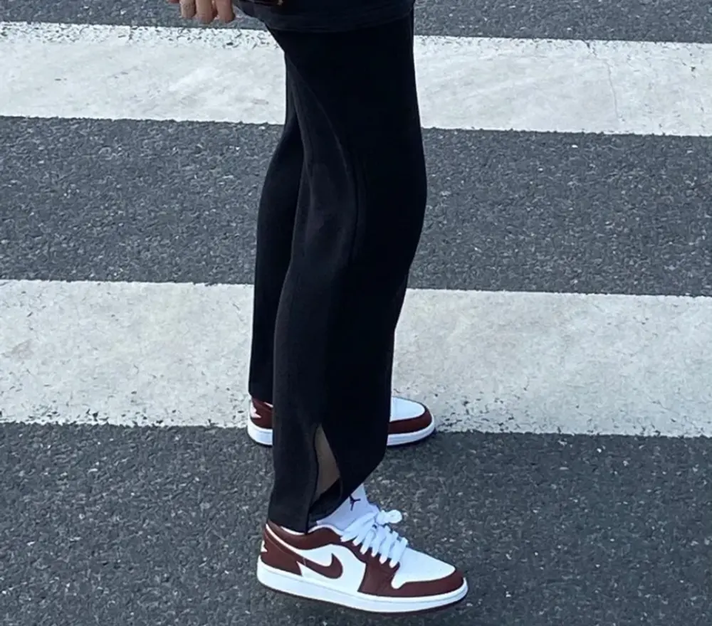 Giày Nike Air Jordan 1 Low Gets A Familiar 'Team Red' Look DC0774-116 - Ảnh 5