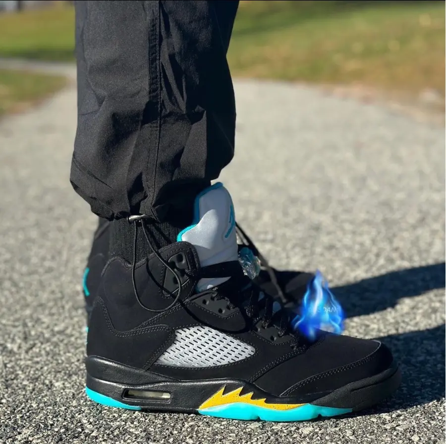 Alternative view of Giày Nike Air Jordan 5 Retro GS 'Aqua' 440888-047