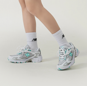 Alternative view of Giày New Balance 725 'White Silver Blue' ML725L