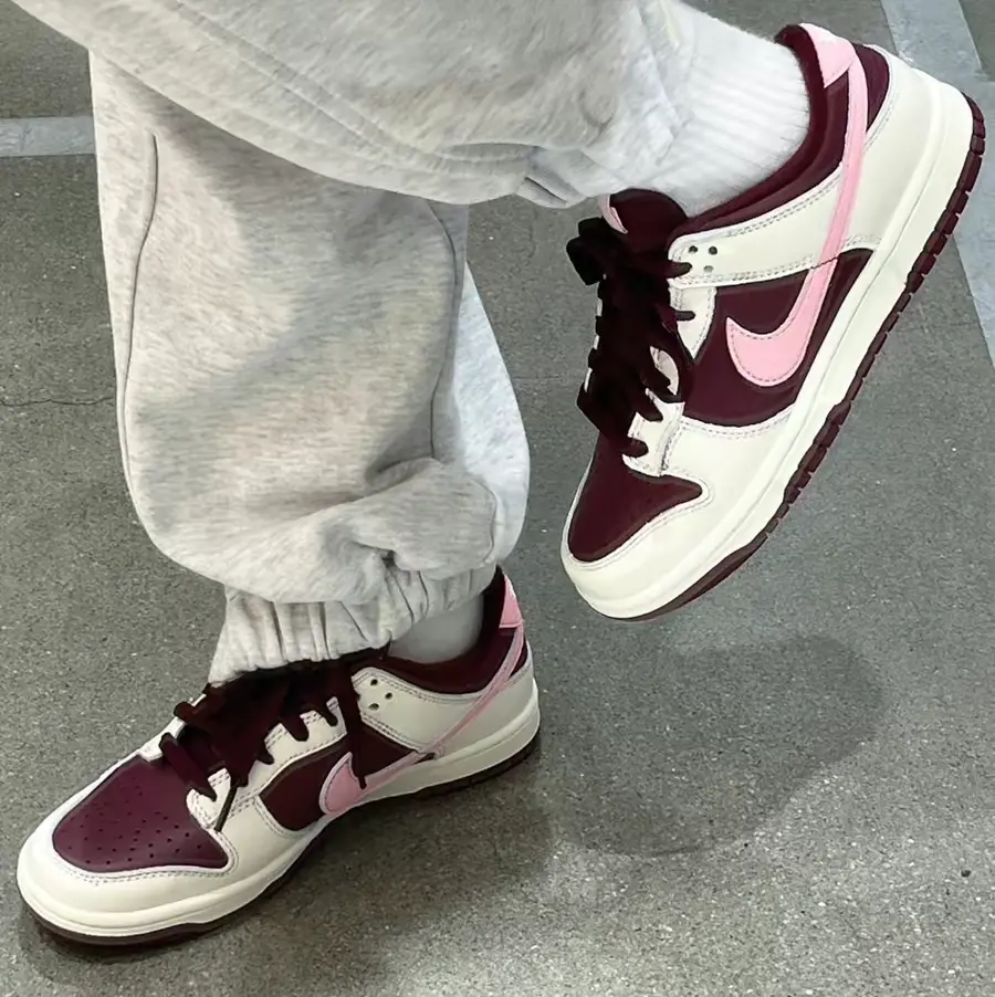 Alternative view of Giày Nike Dunk Low Retro PRM 'Valentine's Day' DR9705-100